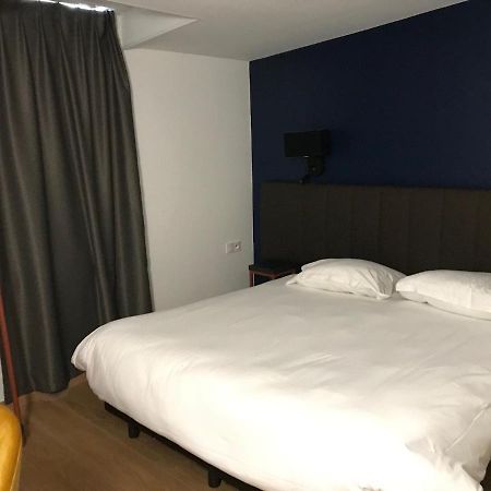 Hotel Amaya Ambares-et-Lagrave ภายนอก รูปภาพ