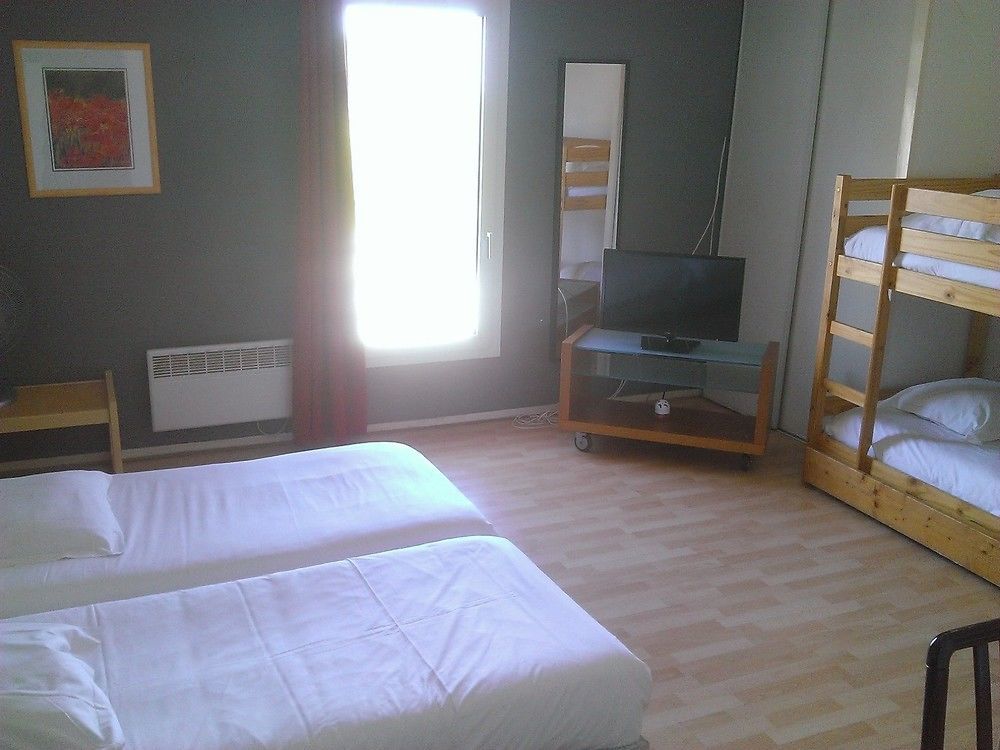 Hotel Amaya Ambares-et-Lagrave ภายนอก รูปภาพ